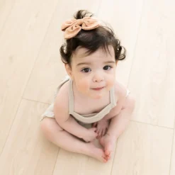 Kyte Baby Bamboo Muslin Alligator Clip Bow in Fawn Outlet