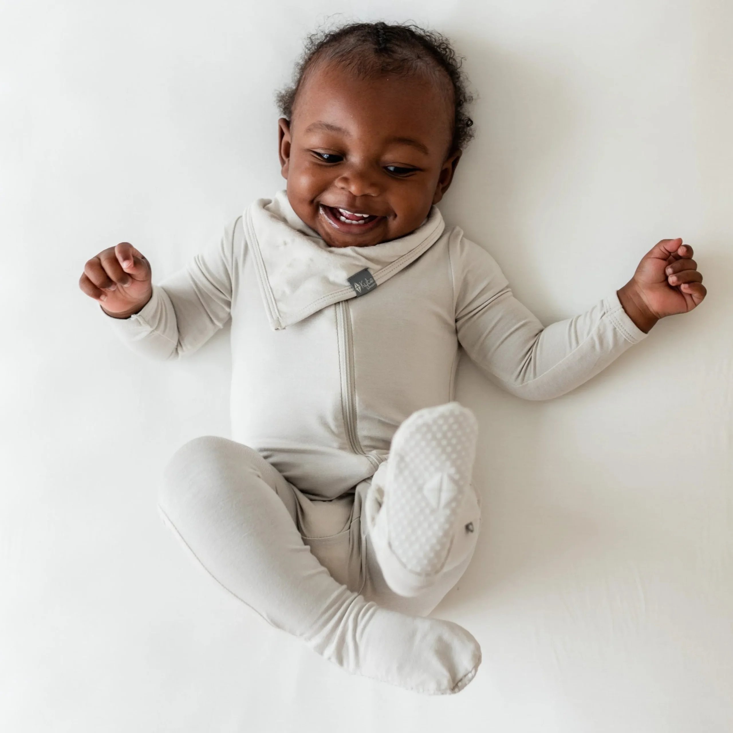 Kyte Baby Bib in Oat Hot