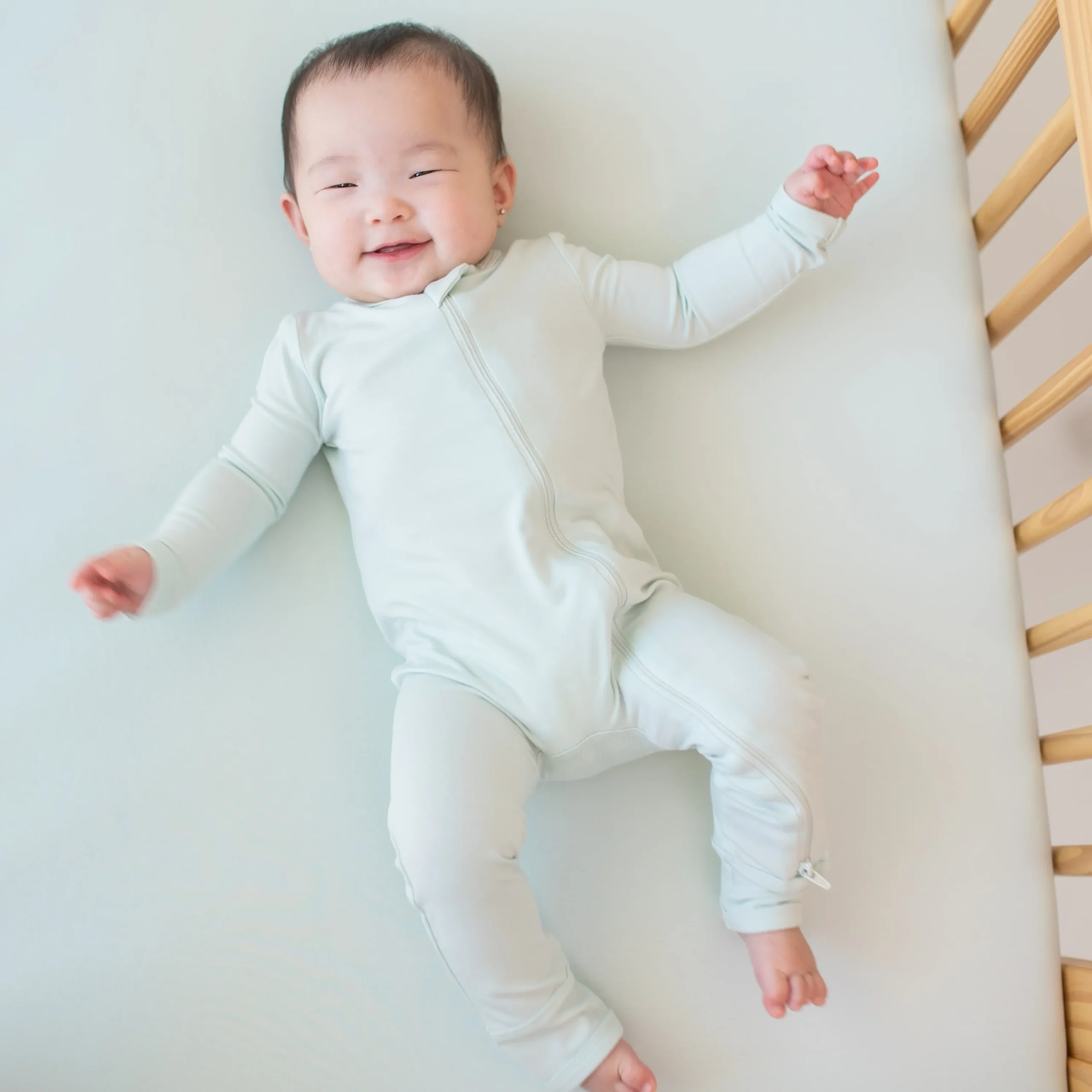 Kyte Baby Crib Sheet in Dew Hot