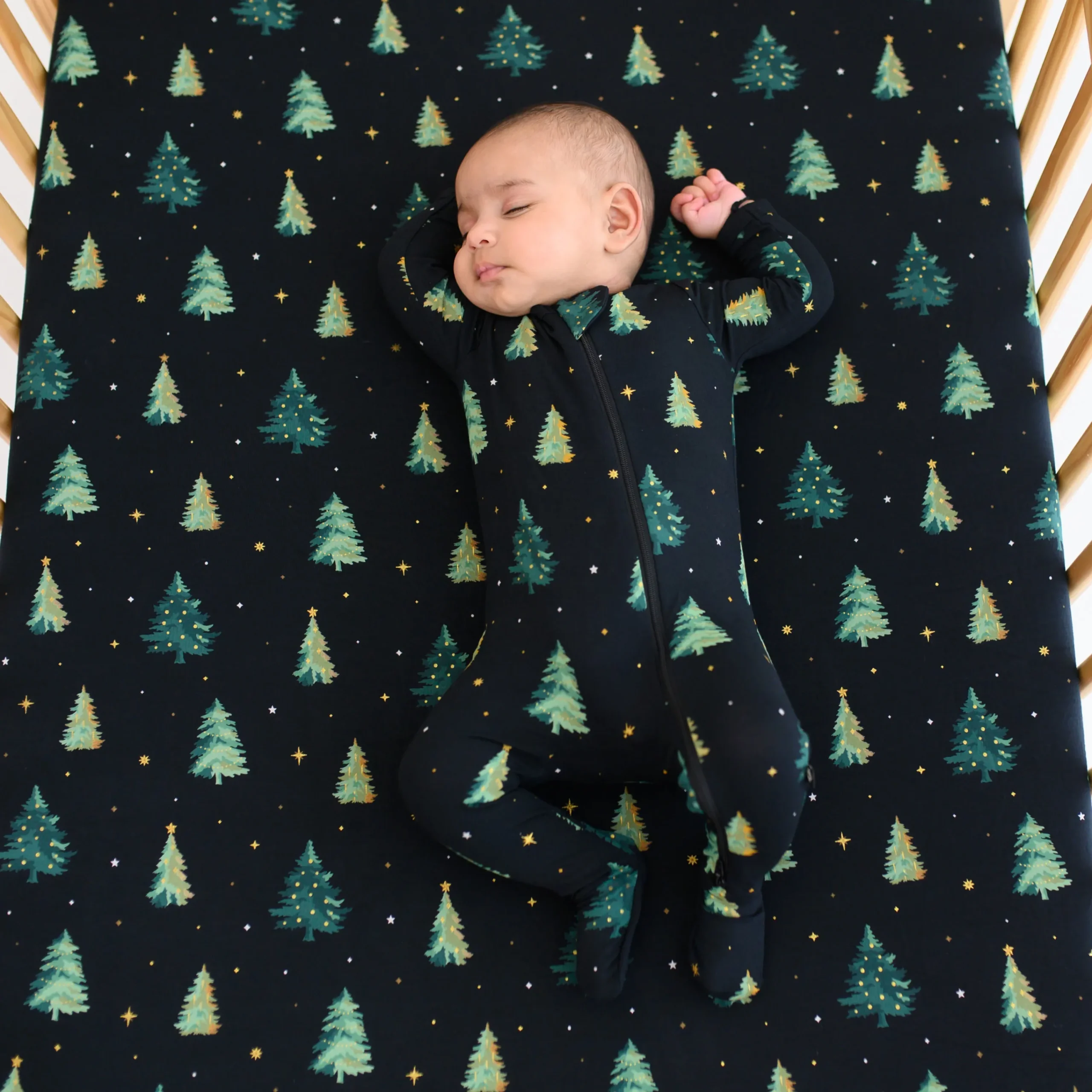 Kyte Baby Crib Sheet in Twinkle Tree Hot