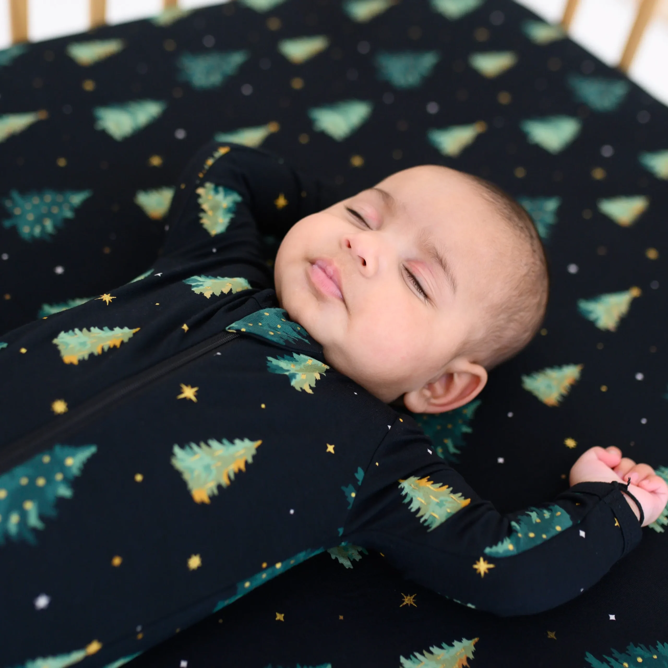 Kyte Baby Crib Sheet in Twinkle Tree Hot