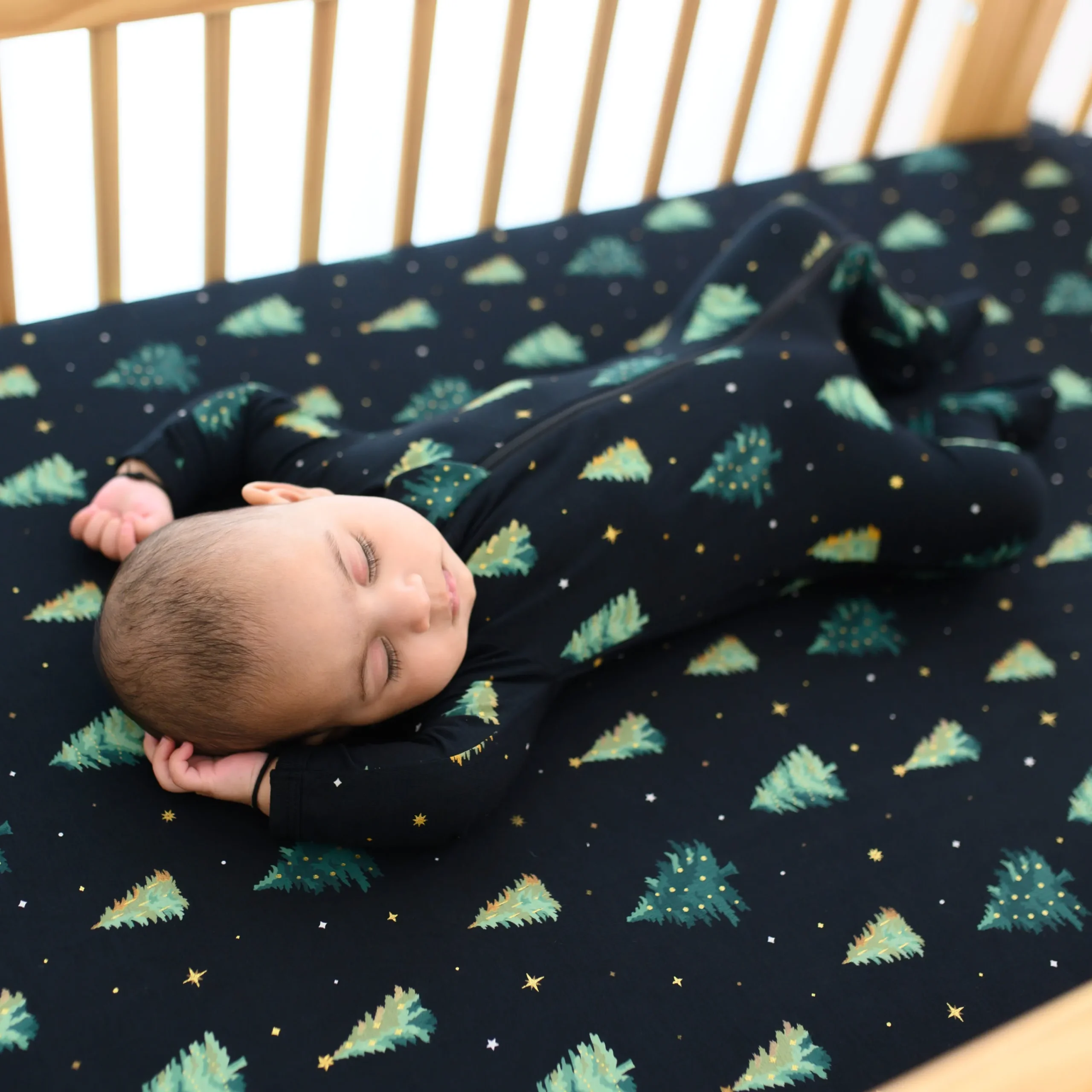 Kyte Baby Crib Sheet in Twinkle Tree Hot