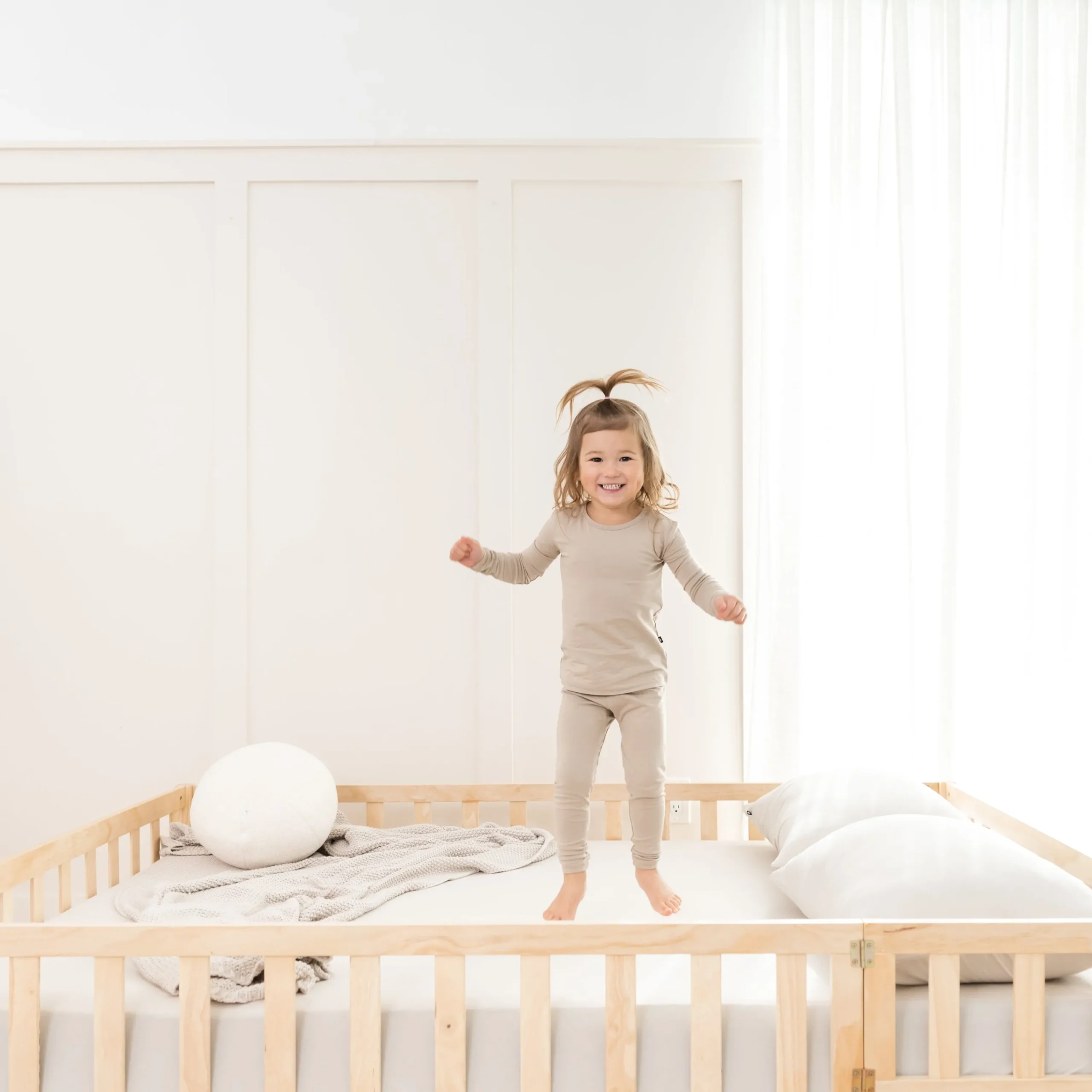 Kyte Baby Fitted Sheet with Pillowcases in Oat Outlet