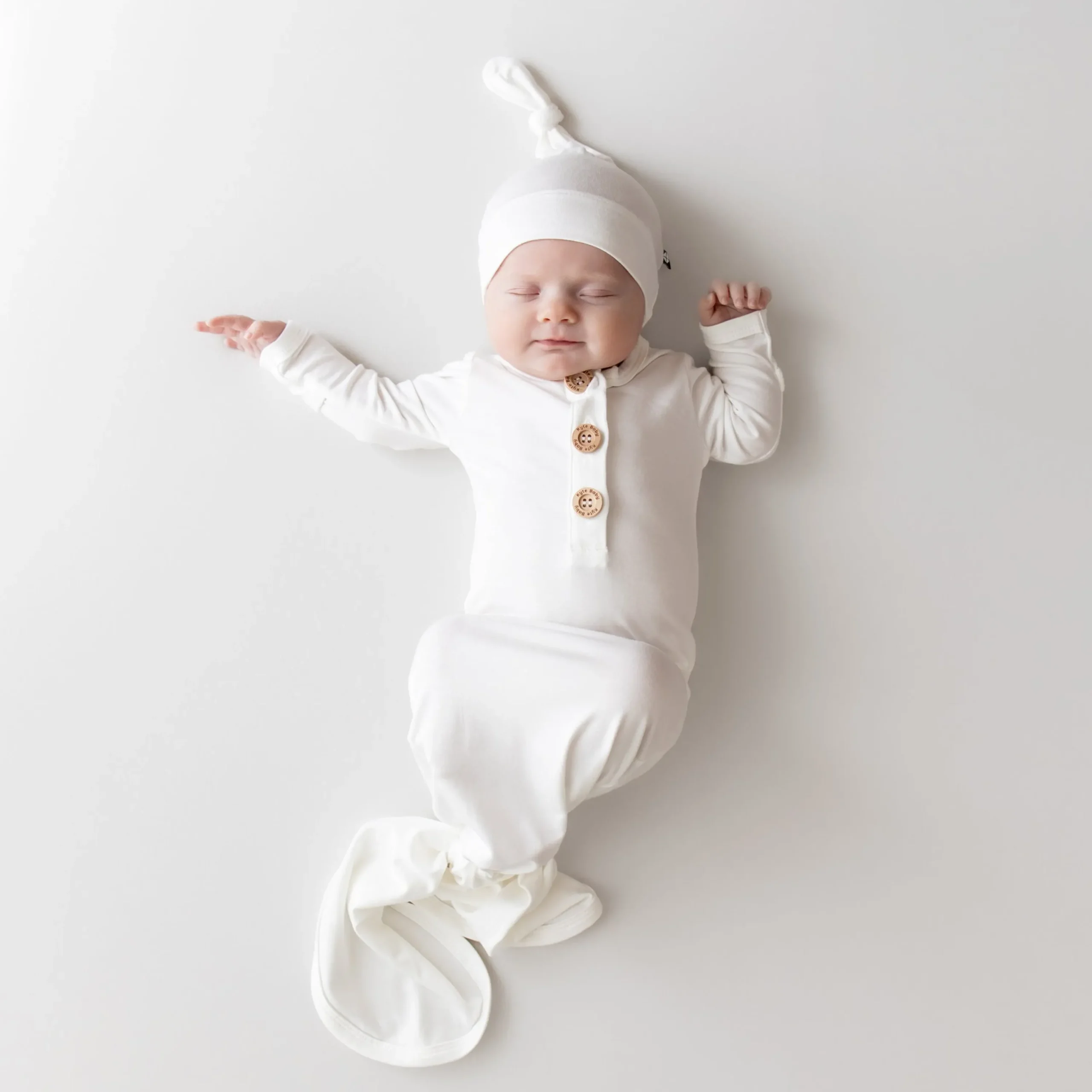 Kyte Baby Knotted Gown with Hat Set in Cloud Online