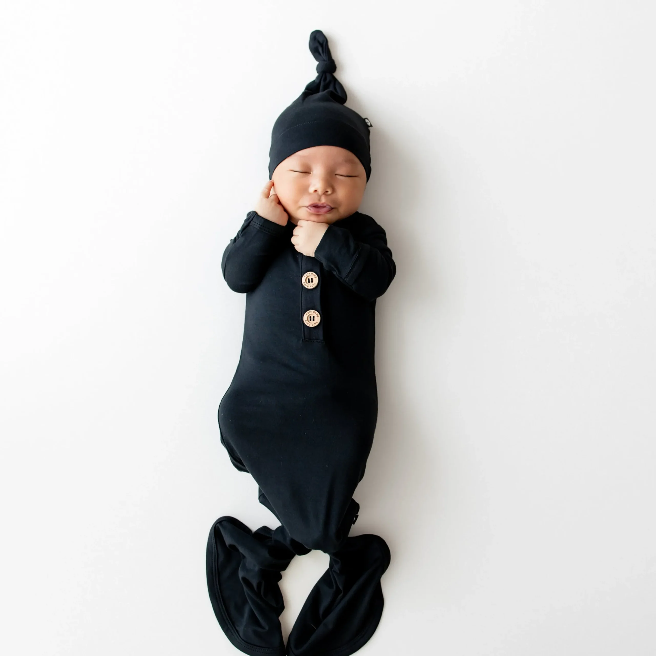 Kyte Baby Knotted Gown with Hat Set in Midnight Discount