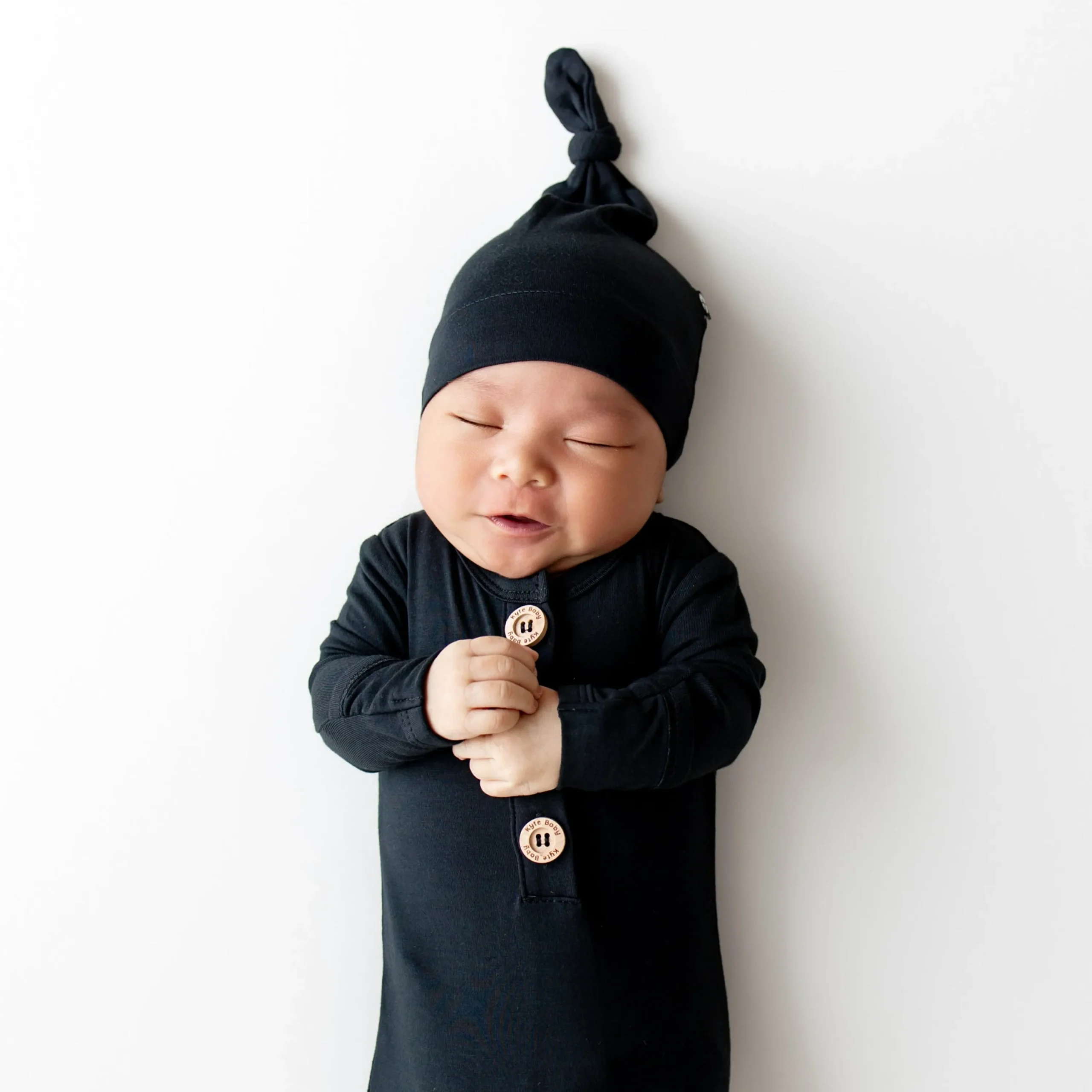 Kyte Baby Knotted Gown with Hat Set in Midnight Discount