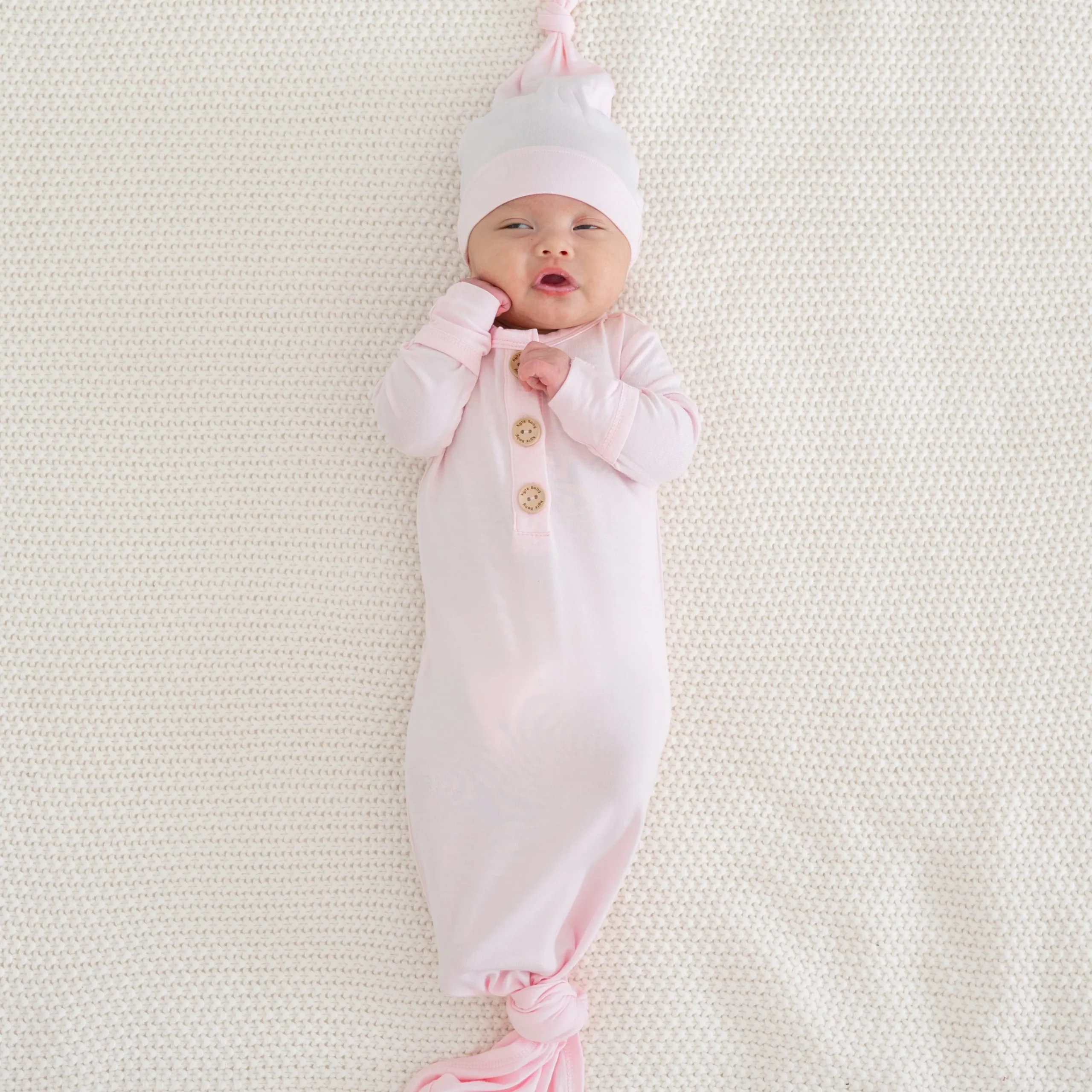 Kyte Baby Knotted Gown with Hat Set in Sakura Online