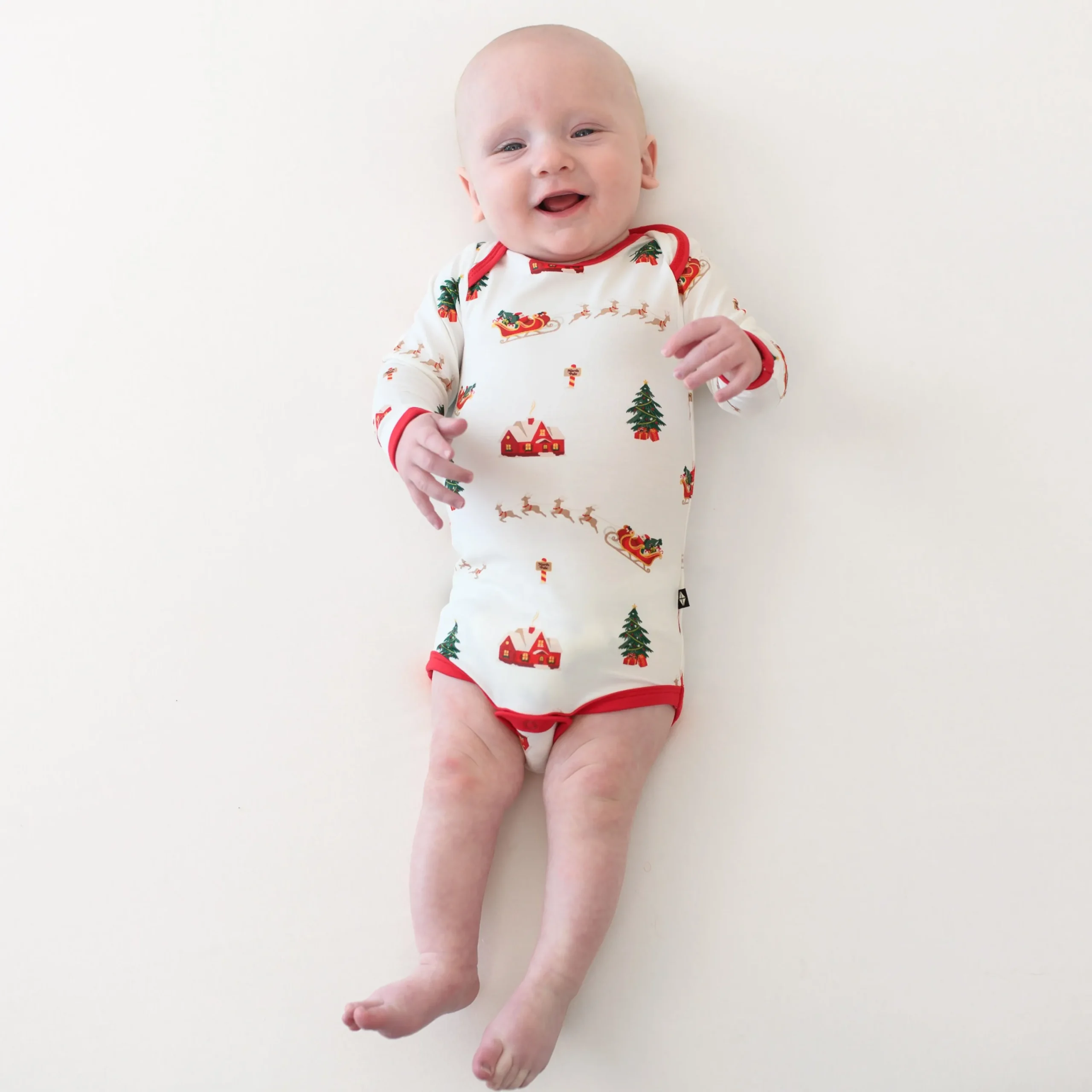 Kyte Baby Long Sleeve Bodysuit in Santa Sleigh New