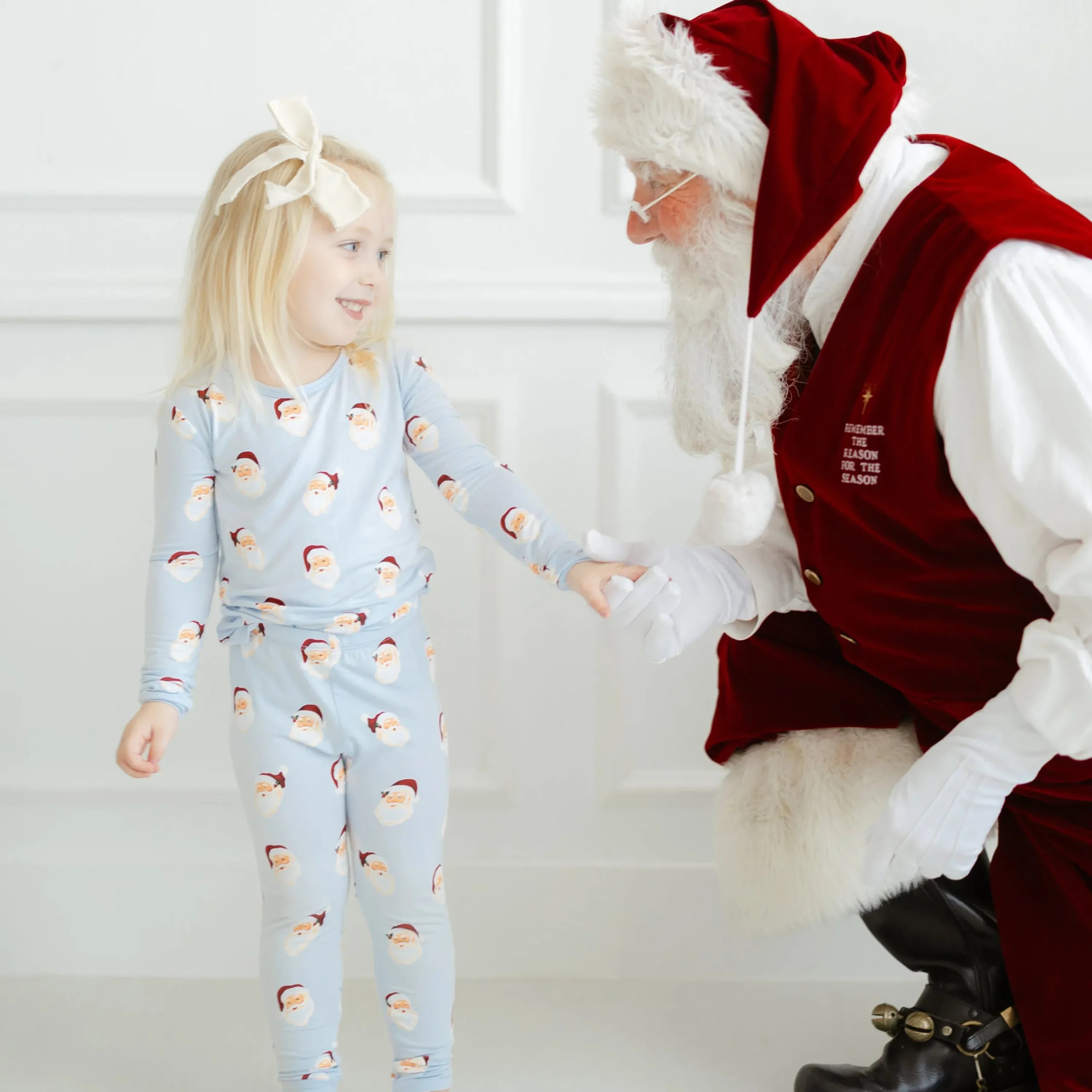 Kyte Baby Long Sleeve Pajamas in Vintage Santa Best