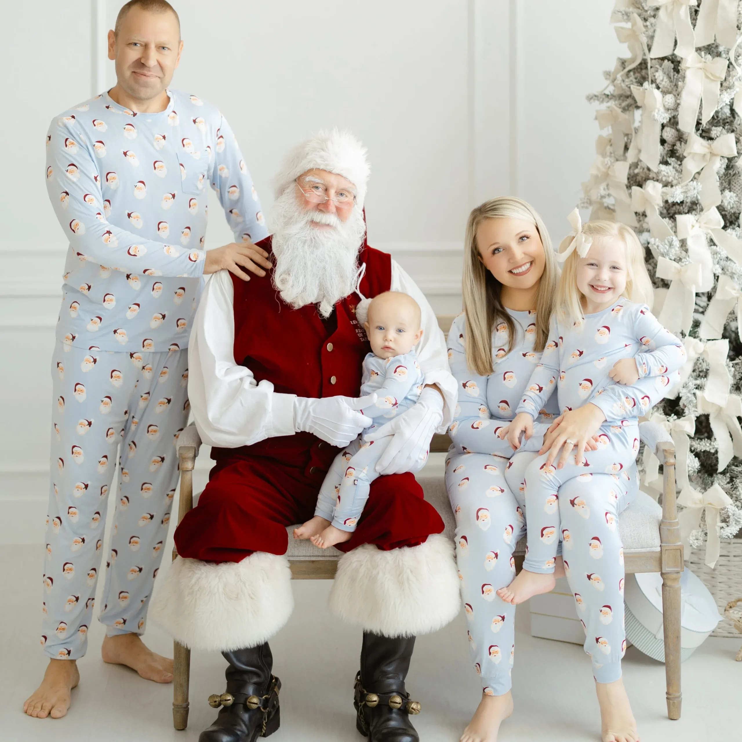 Kyte Baby Men's Jogger Set in Vintage Santa Hot