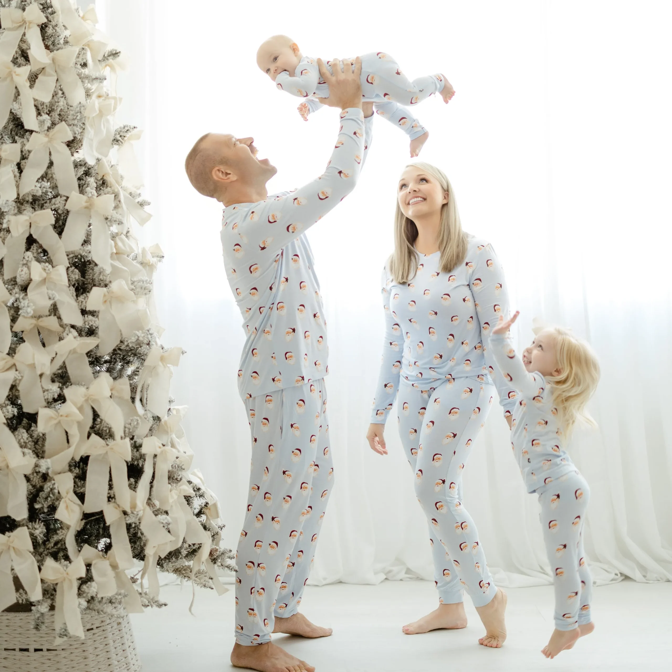 Kyte Baby Men's Jogger Set in Vintage Santa Hot