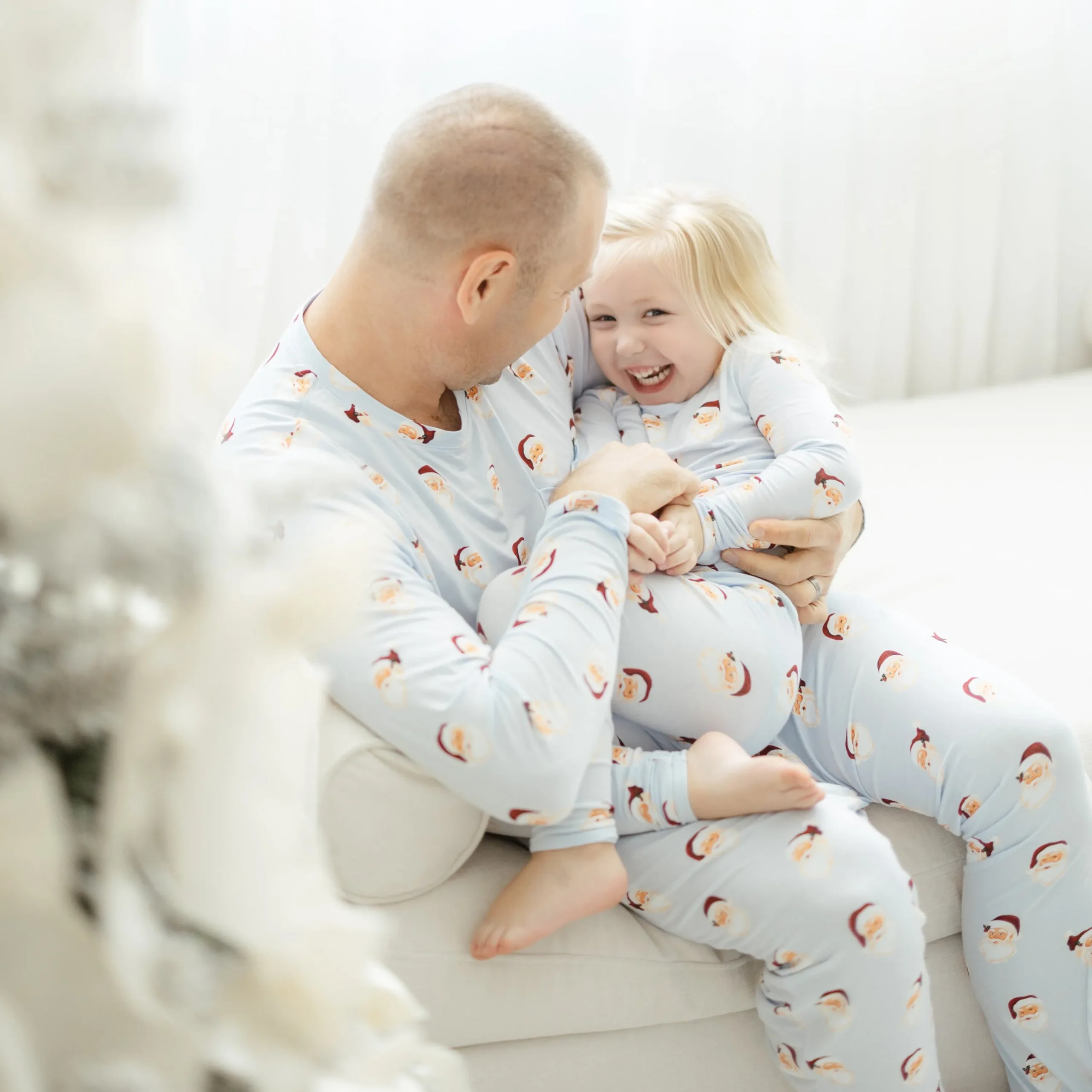 Kyte Baby Men's Jogger Set in Vintage Santa Hot