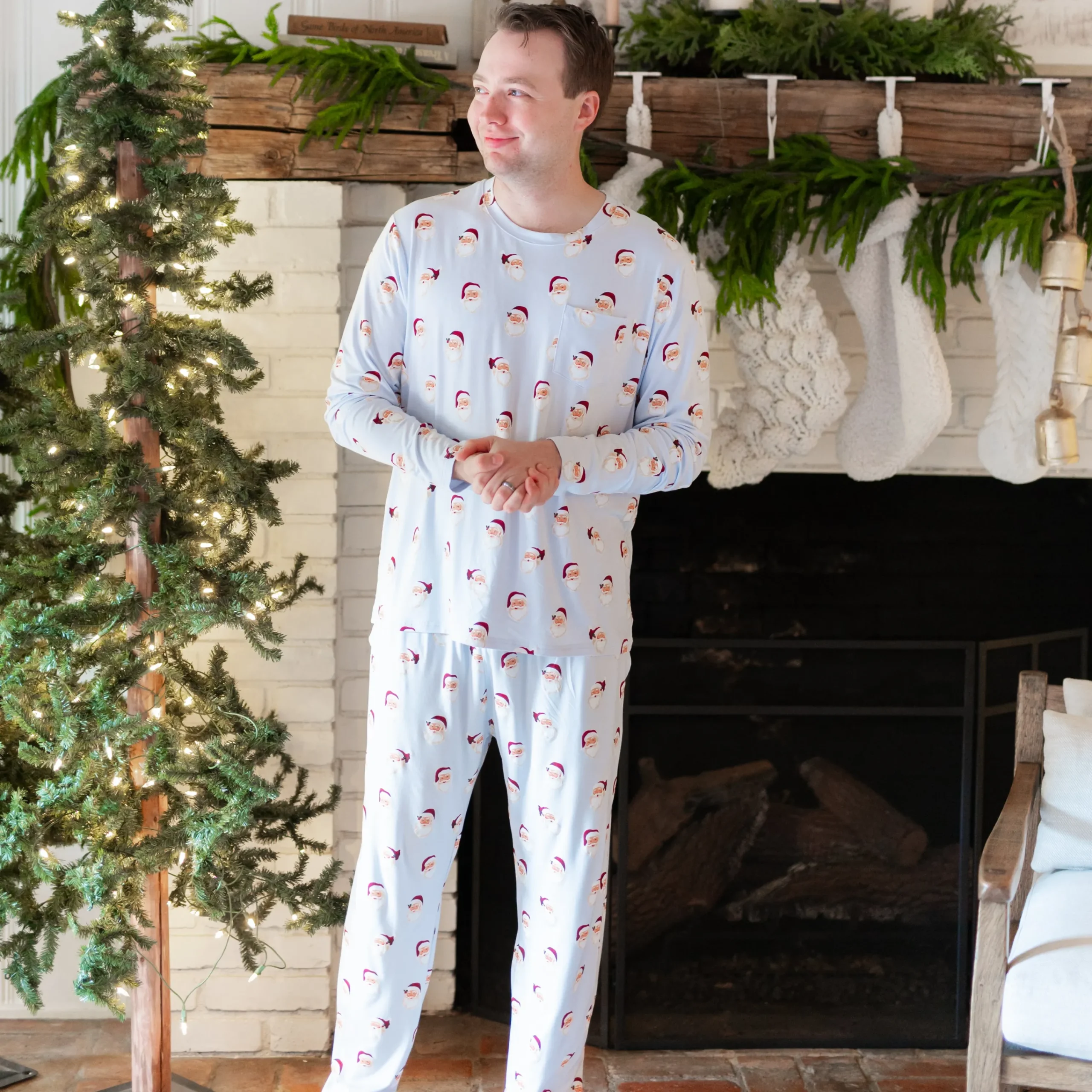 Kyte Baby Men's Jogger Set in Vintage Santa Hot