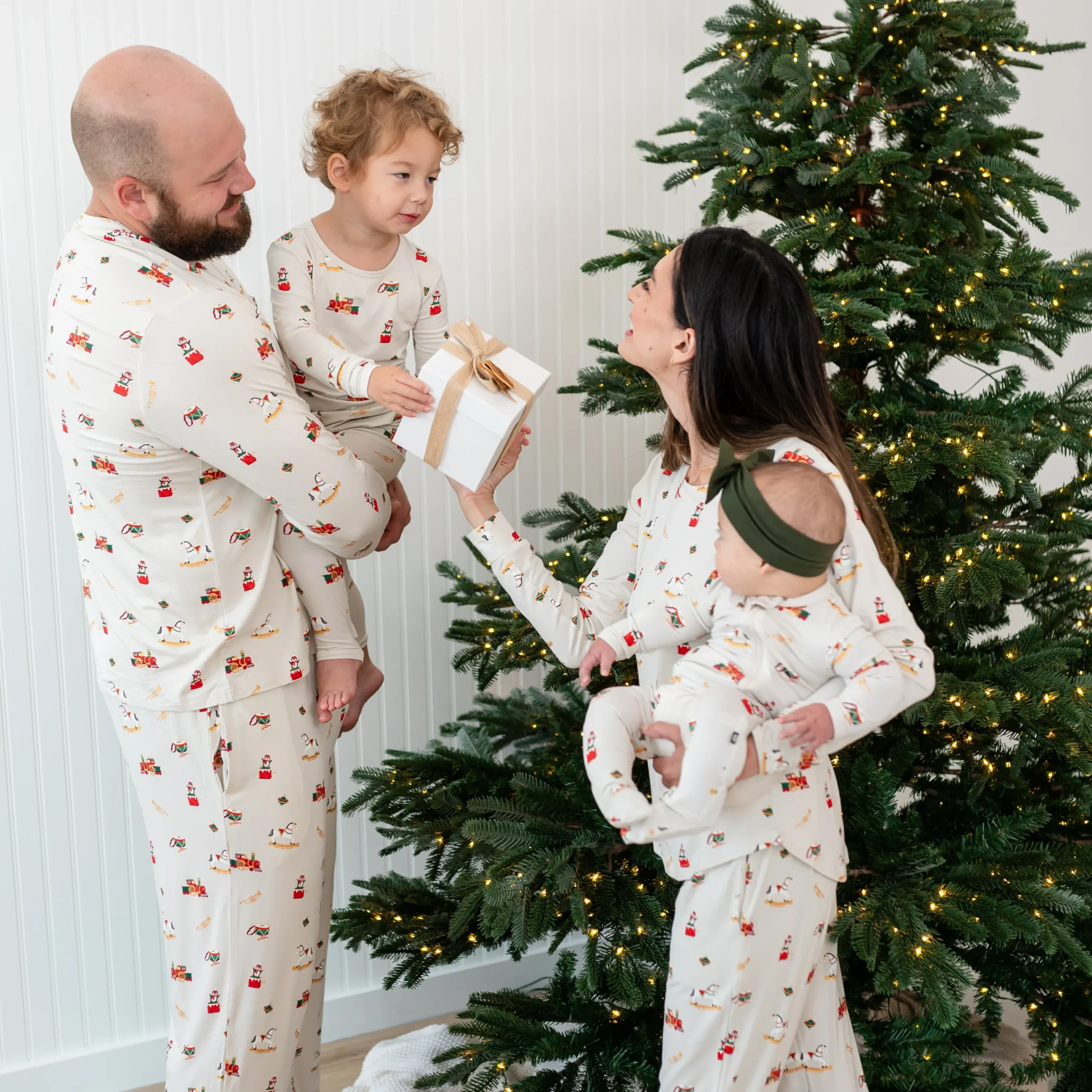 Kyte Baby Men's Jogger Set in Vintage Toys Online