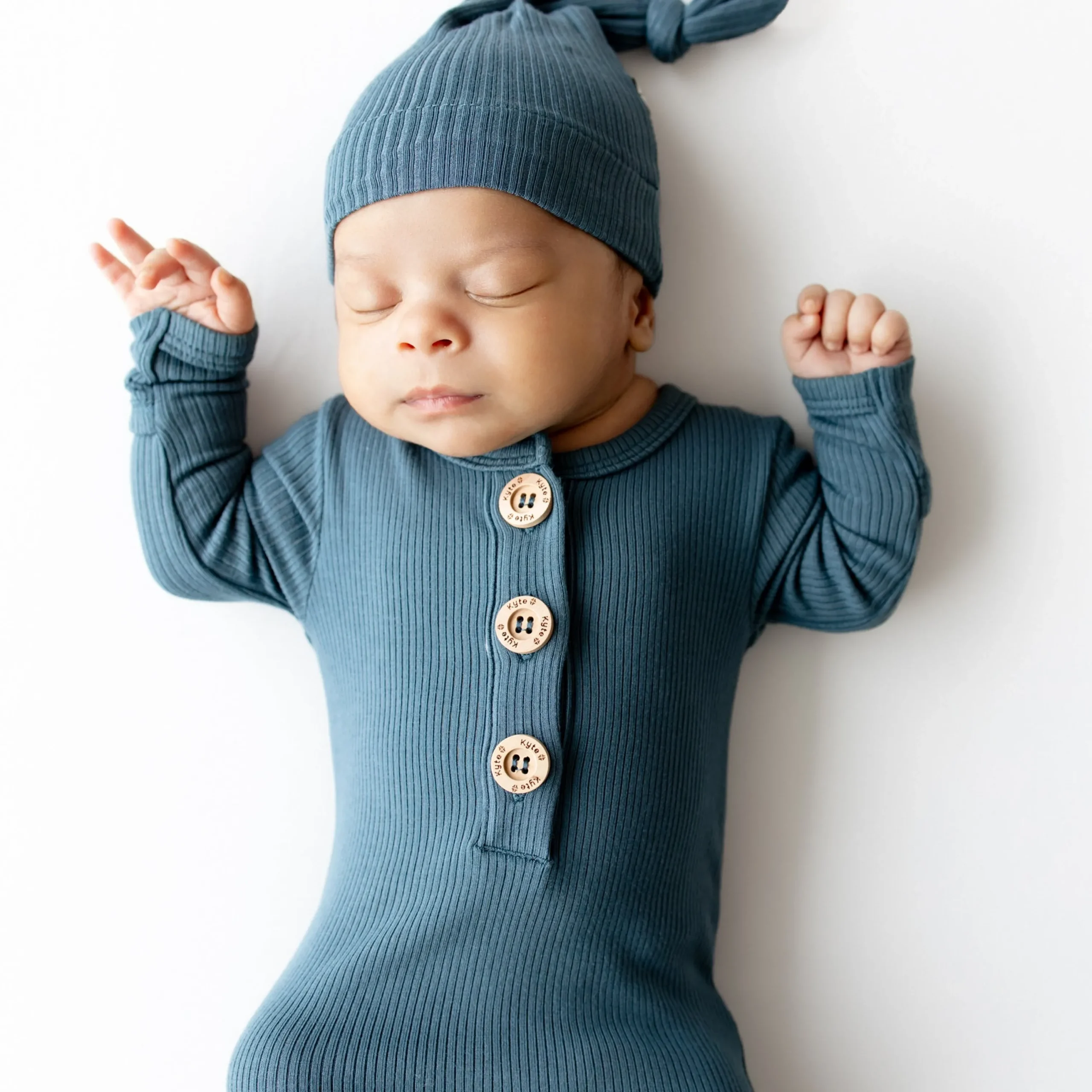 Kyte Baby Ribbed Knotted Gown with Hat Set in Atlantic Discount