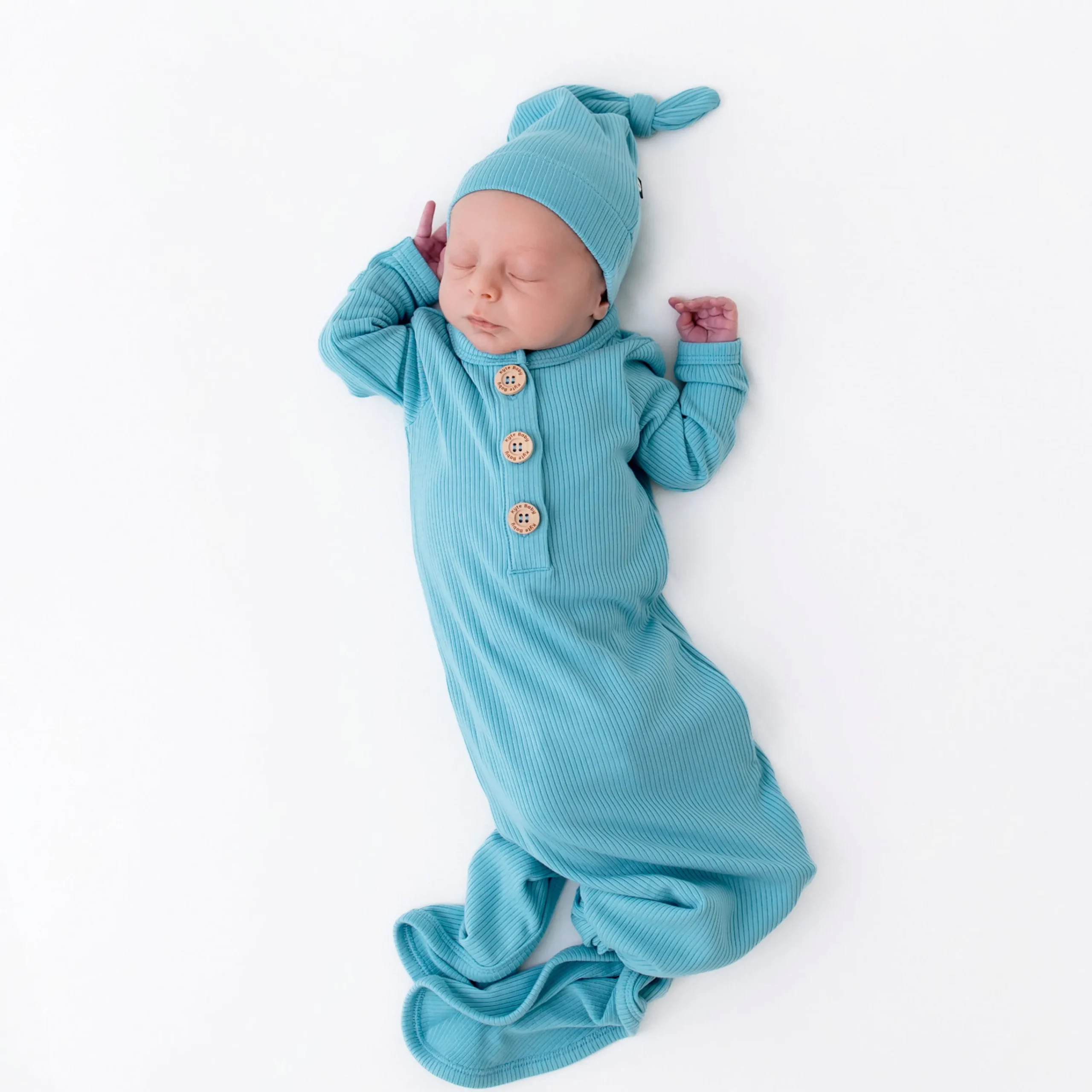 Kyte Baby Ribbed Knotted Gown with Hat Set in Makai Outlet