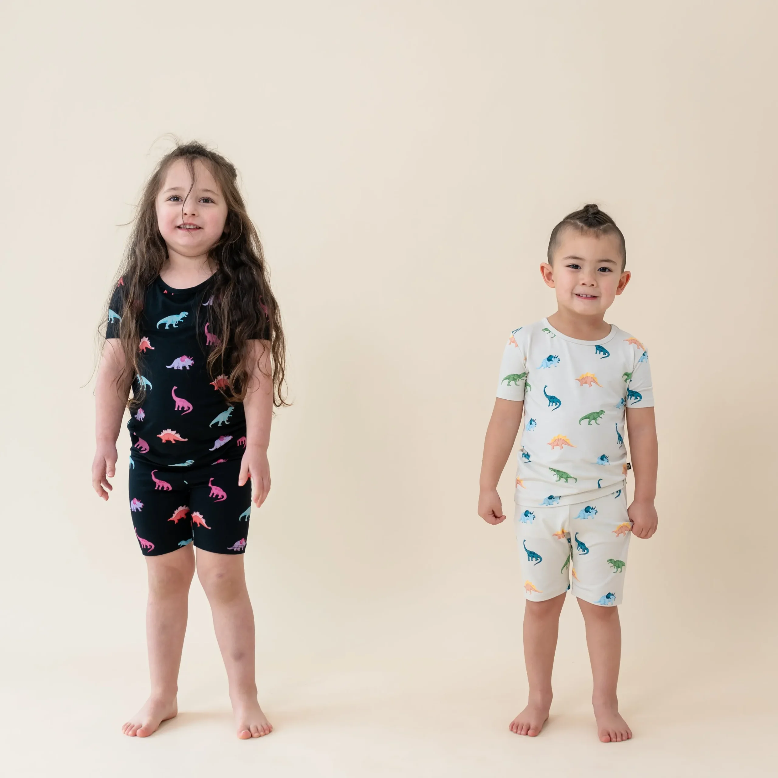 Kyte Baby Short Sleeve Pajamas in Midnight Roar Hot