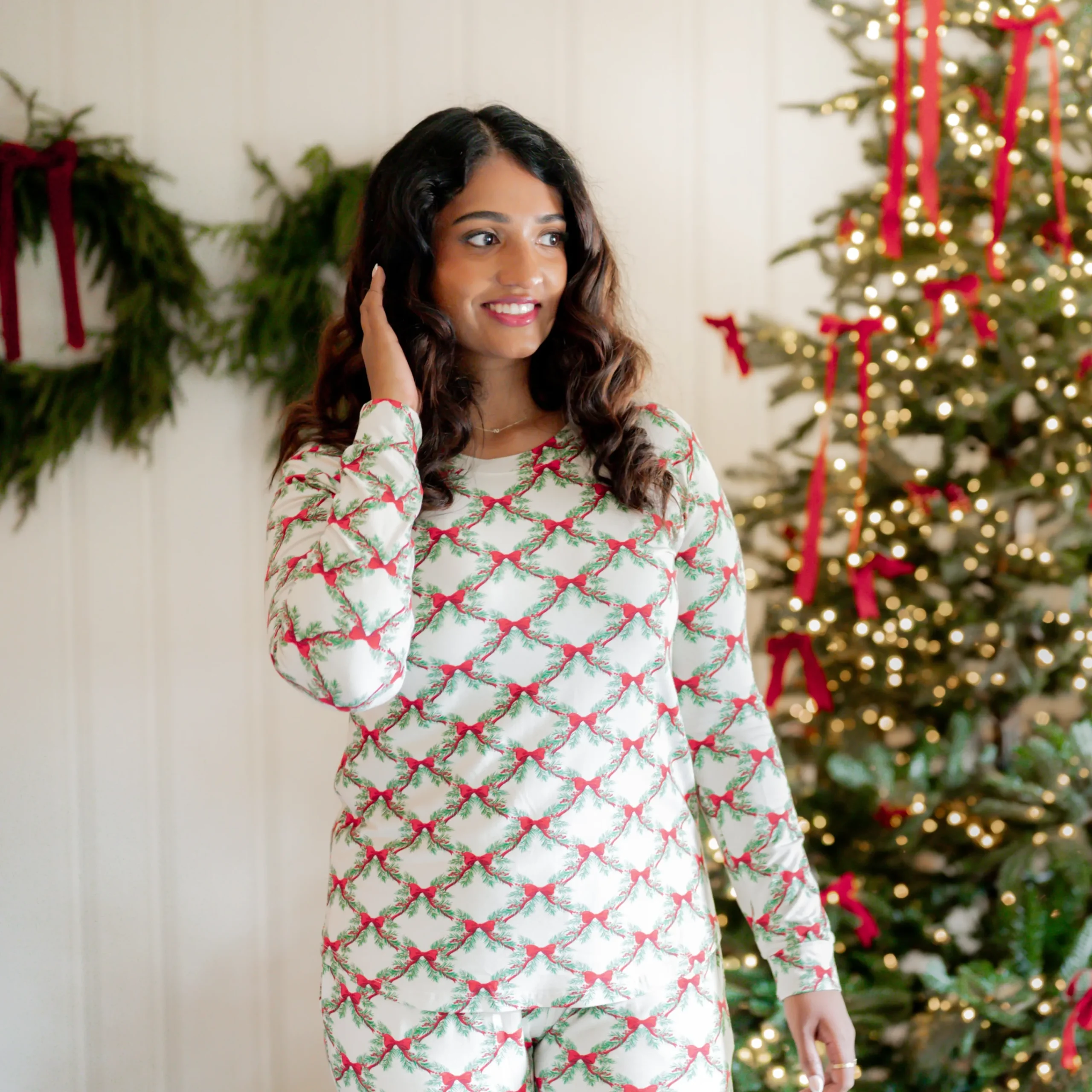 Kyte Baby Women's Jogger Pajama Set in Holiday Bow