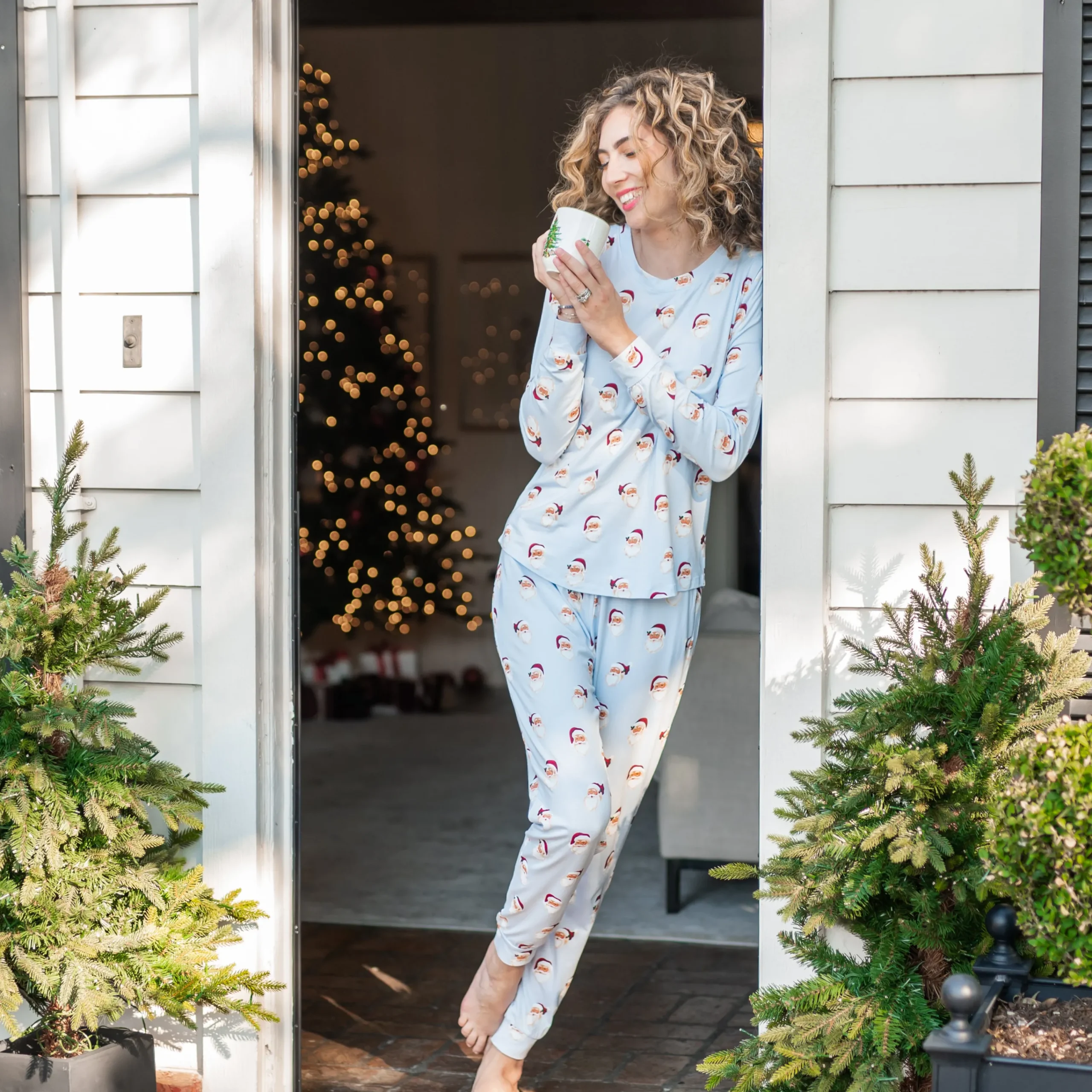 Kyte Baby Women's Jogger Pajama Set in Vintage Santa Sale