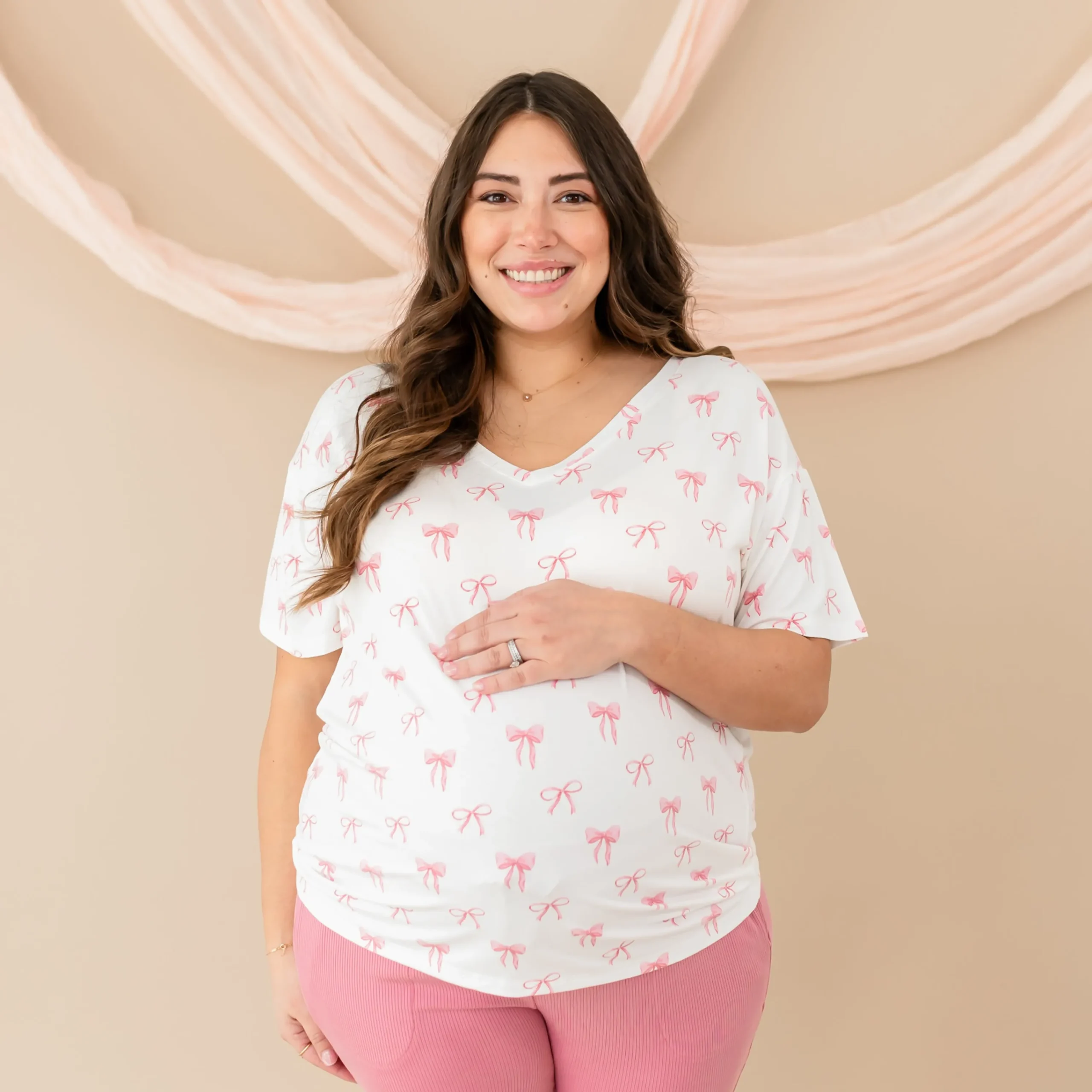 Kyte Baby Women’s Relaxed Fit V-Neck in Bow Best