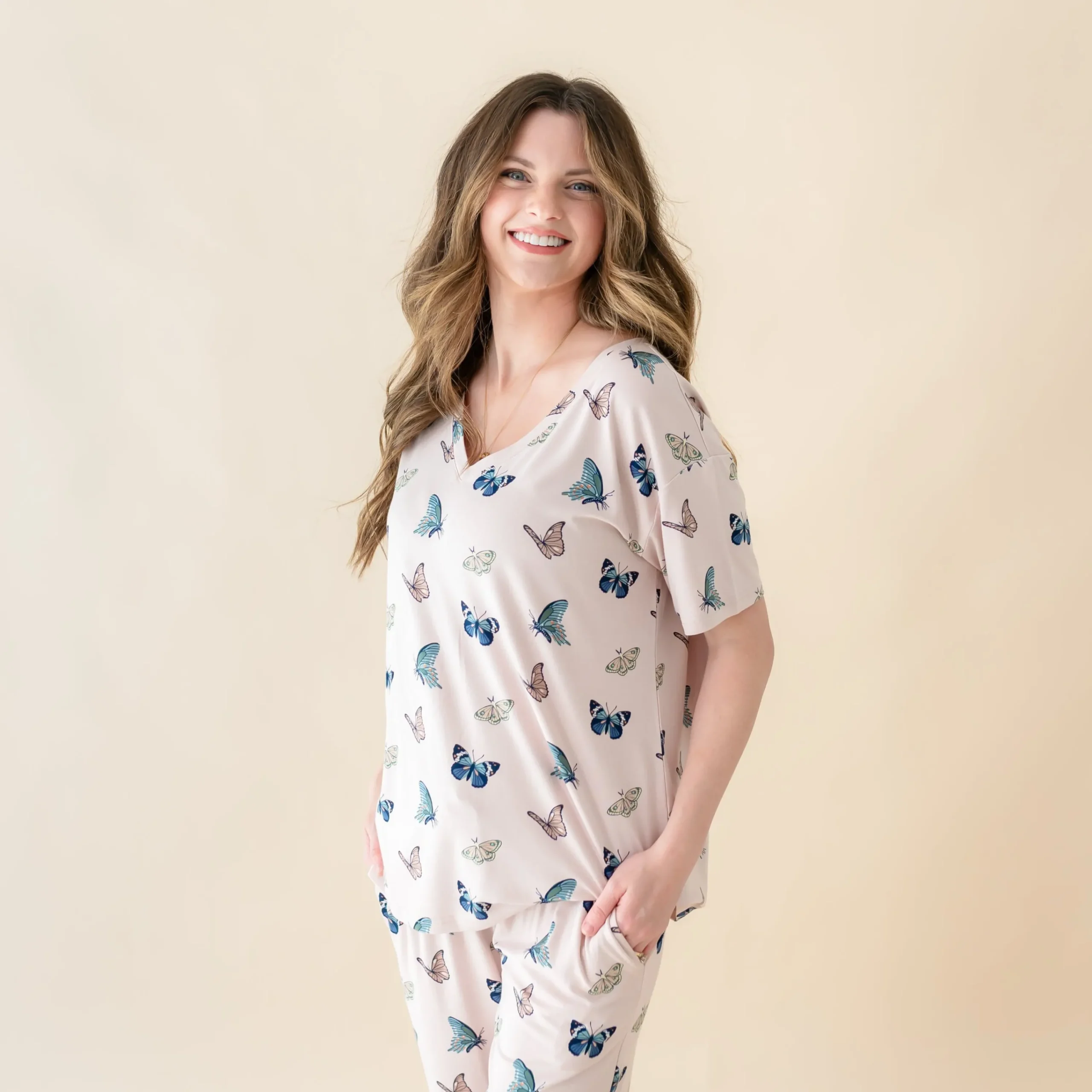 Kyte Baby Women's Relaxed Fit V-Neck in Blush Butterfly New