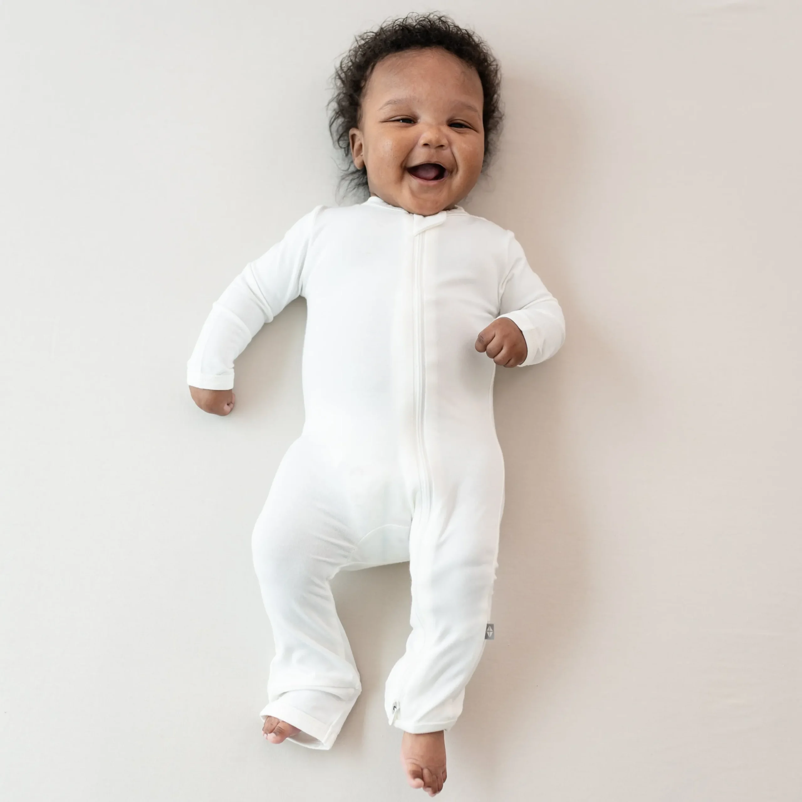 Kyte Baby Zippered Romper in Cloud Hot