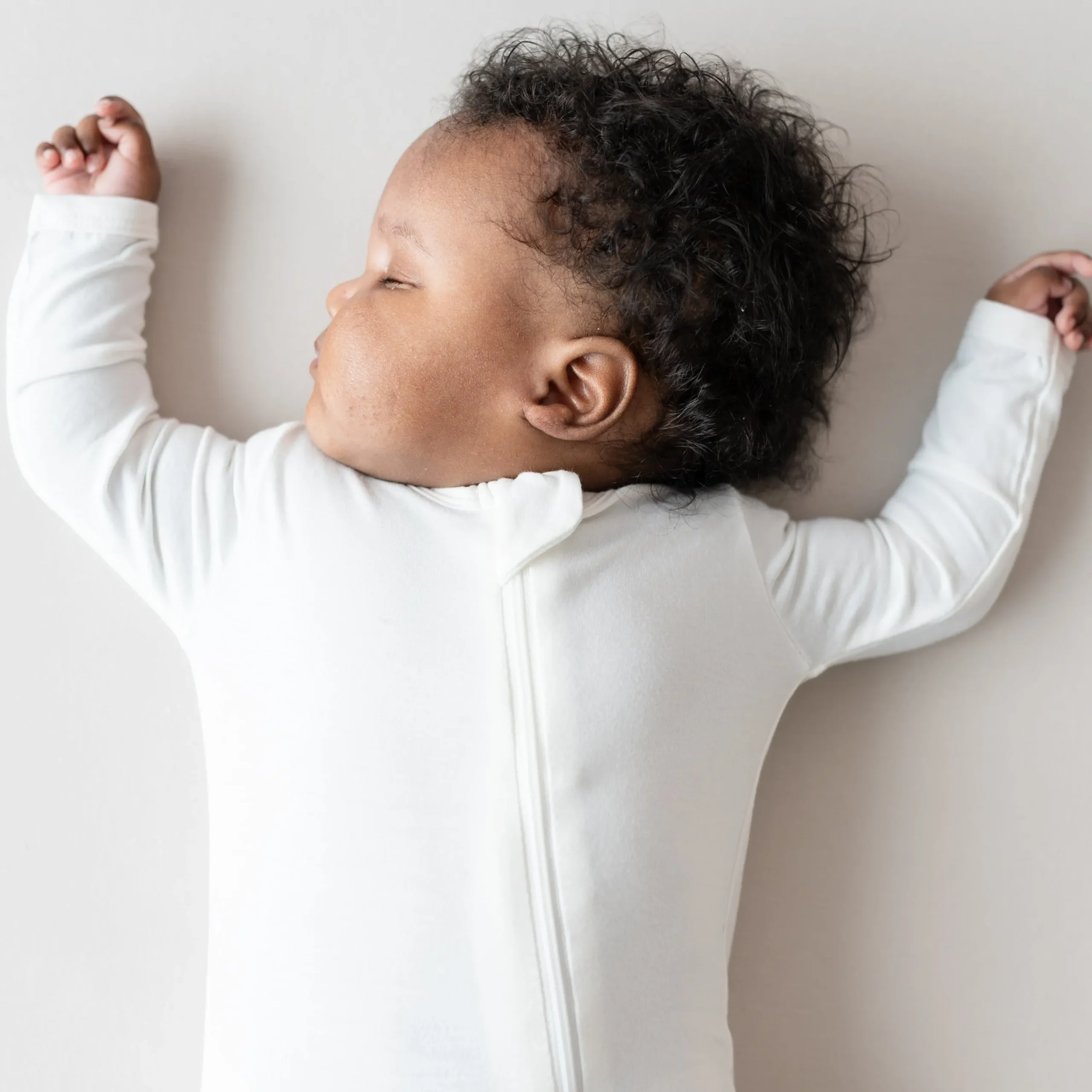 Kyte Baby Zippered Romper in Cloud Hot