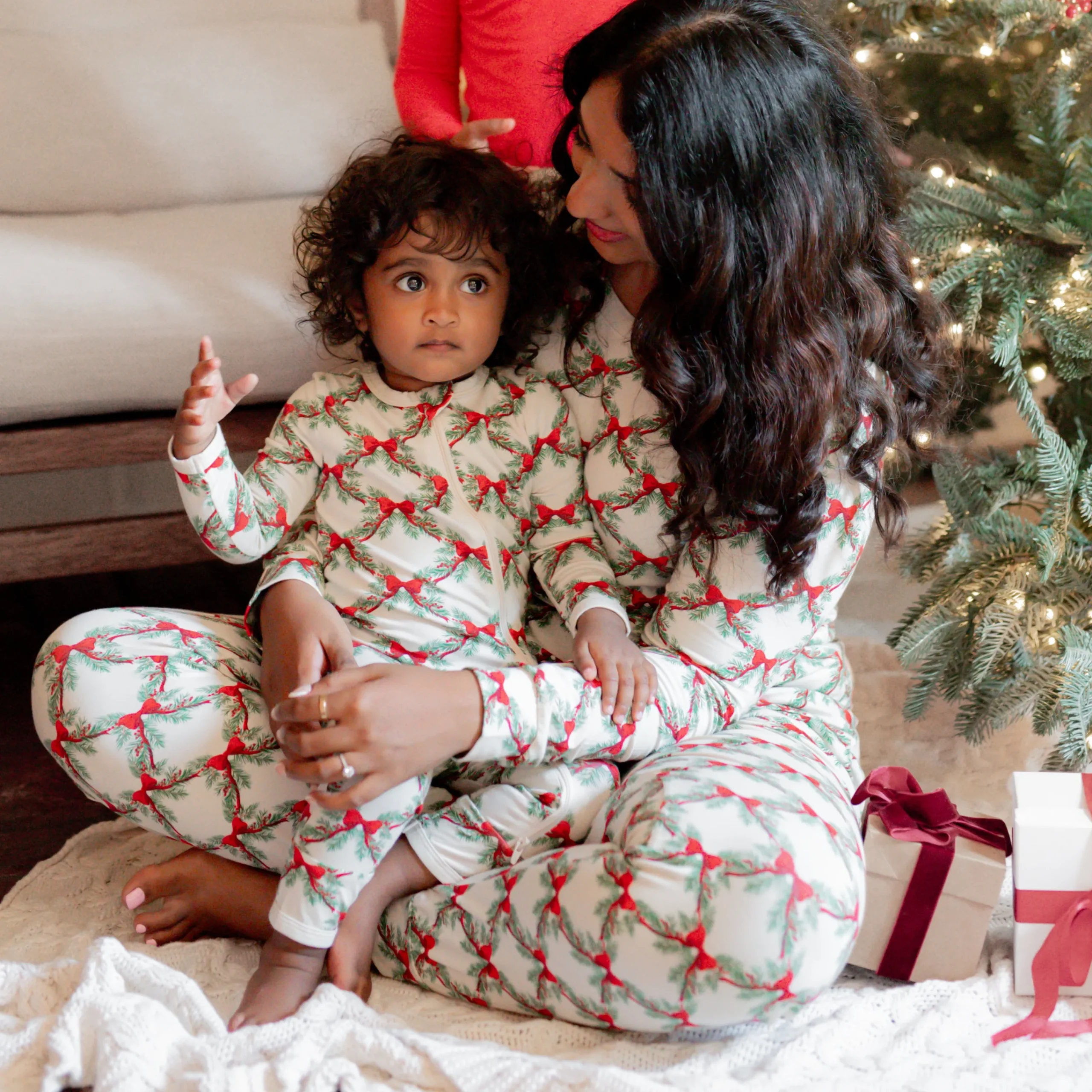 Kyte Baby Zippered Romper in Holiday Bow Outlet