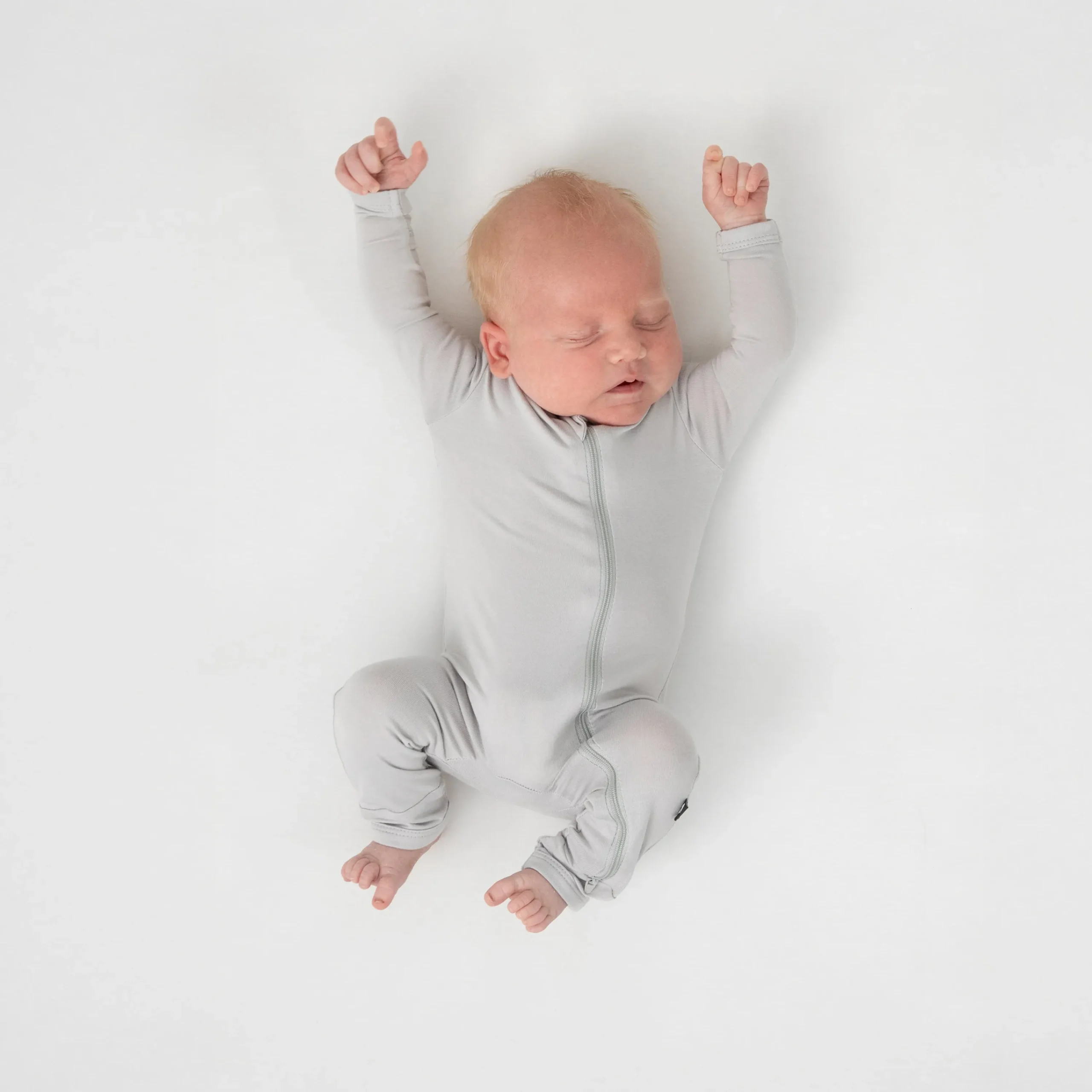 Kyte Baby Zippered Romper in Storm